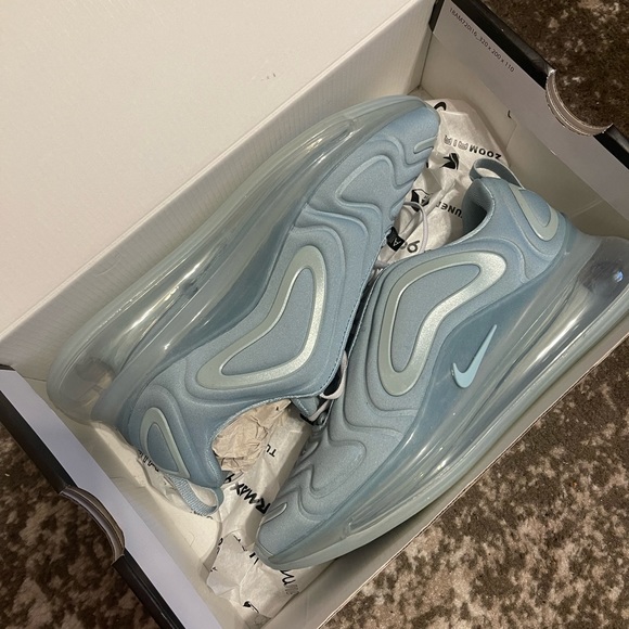 Nike Shoes - Nike Air Max 720 SE